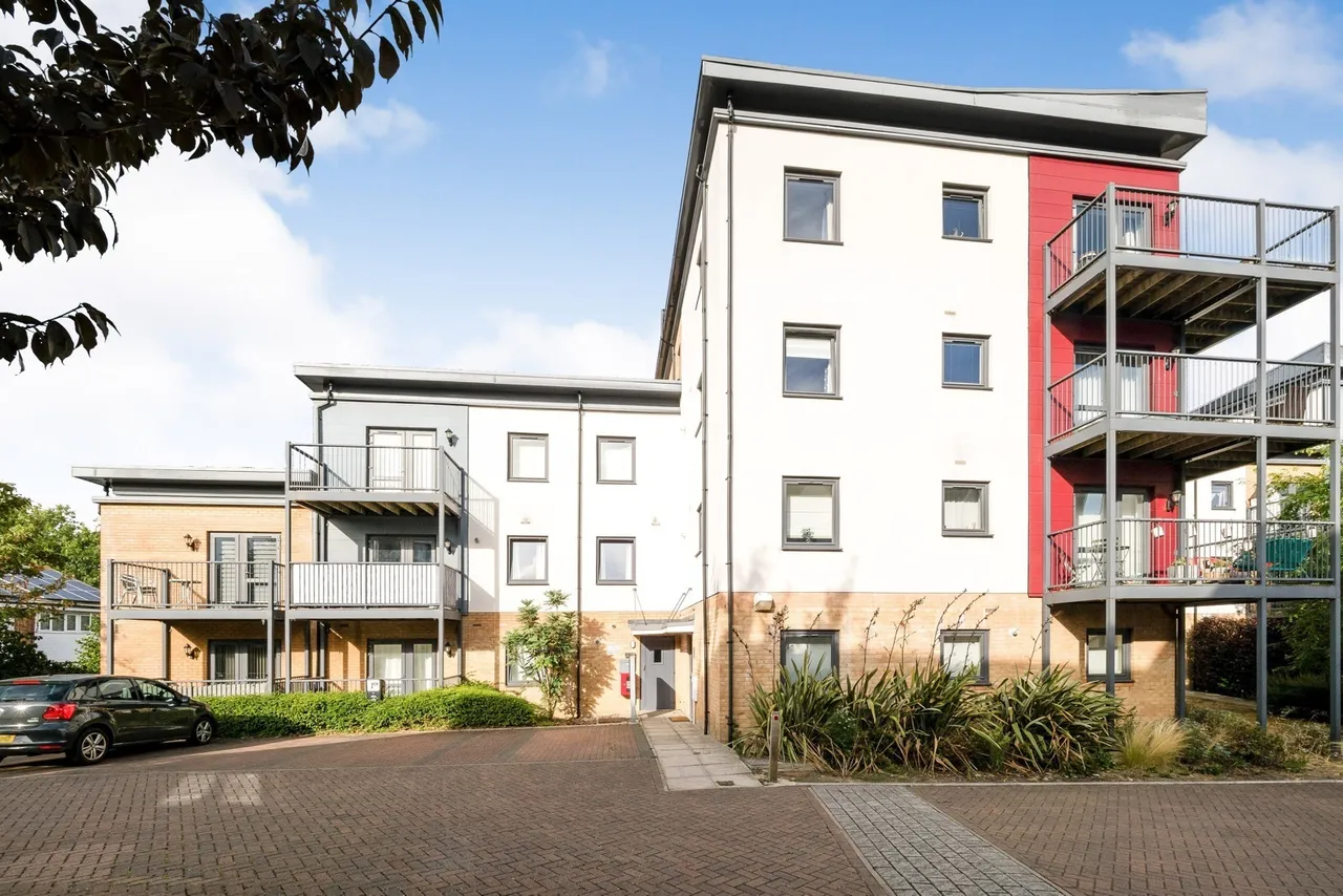 3 bed flat for sale — Shingly Place, London, E4