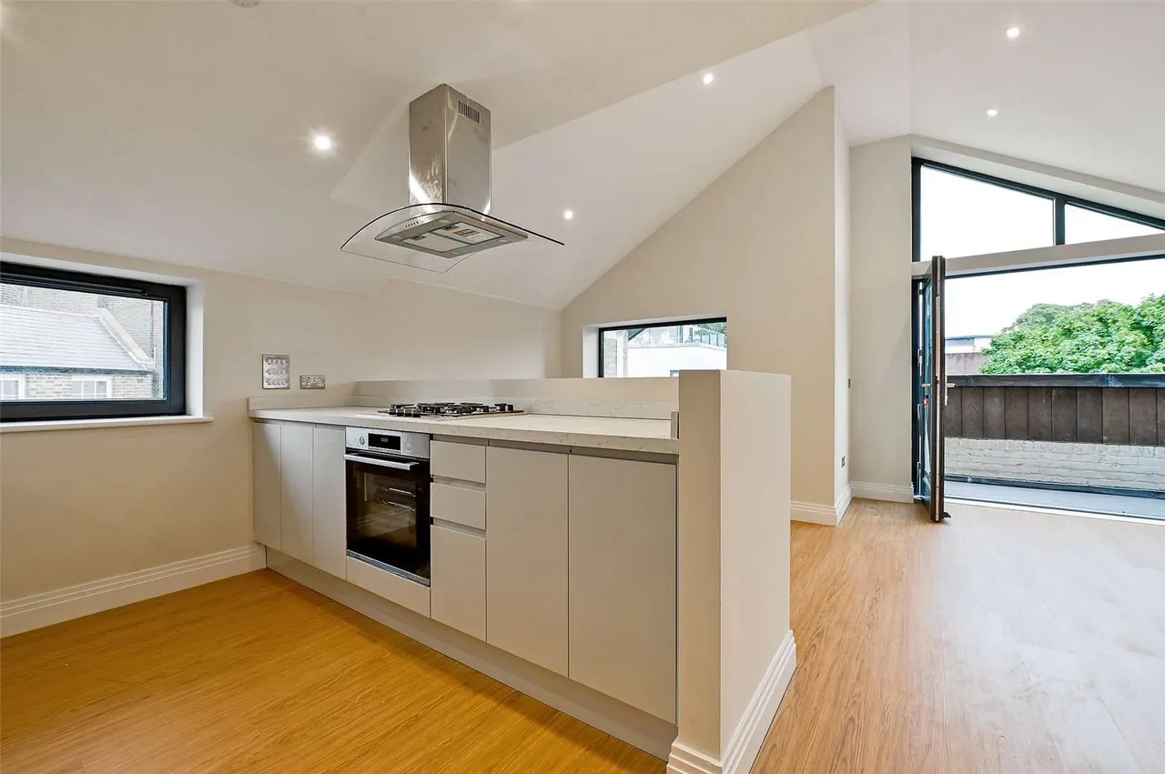 1 bed new development to rent — 32a Peascod Street, Windsor, Berkshire, SL4 1EA