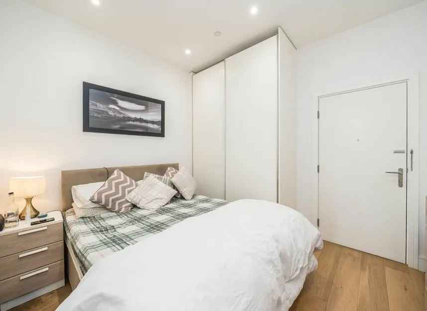 Douglas Road, Hounslow, TW3, photo 3