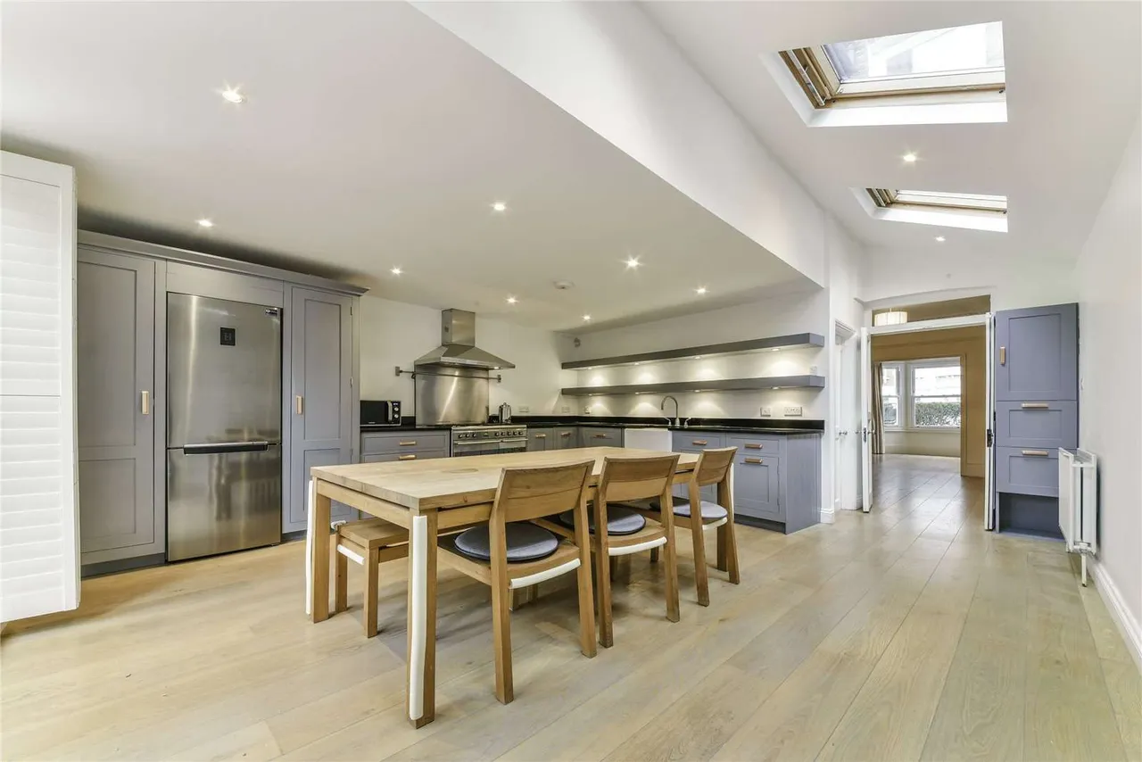 5 bed house to rent, Berber Road, London, SW11