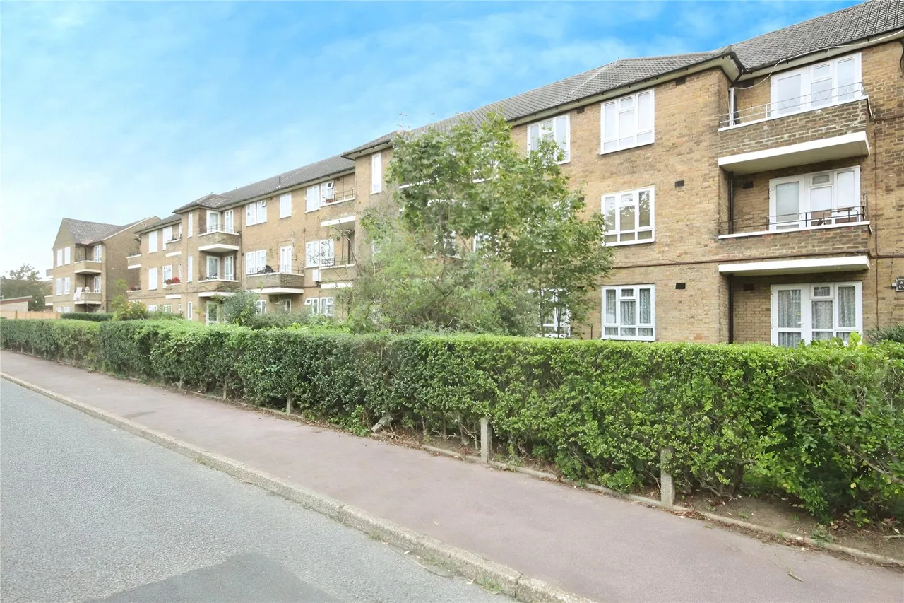 1 bed flat to rent, Braintree Road, Dagenham, RM10