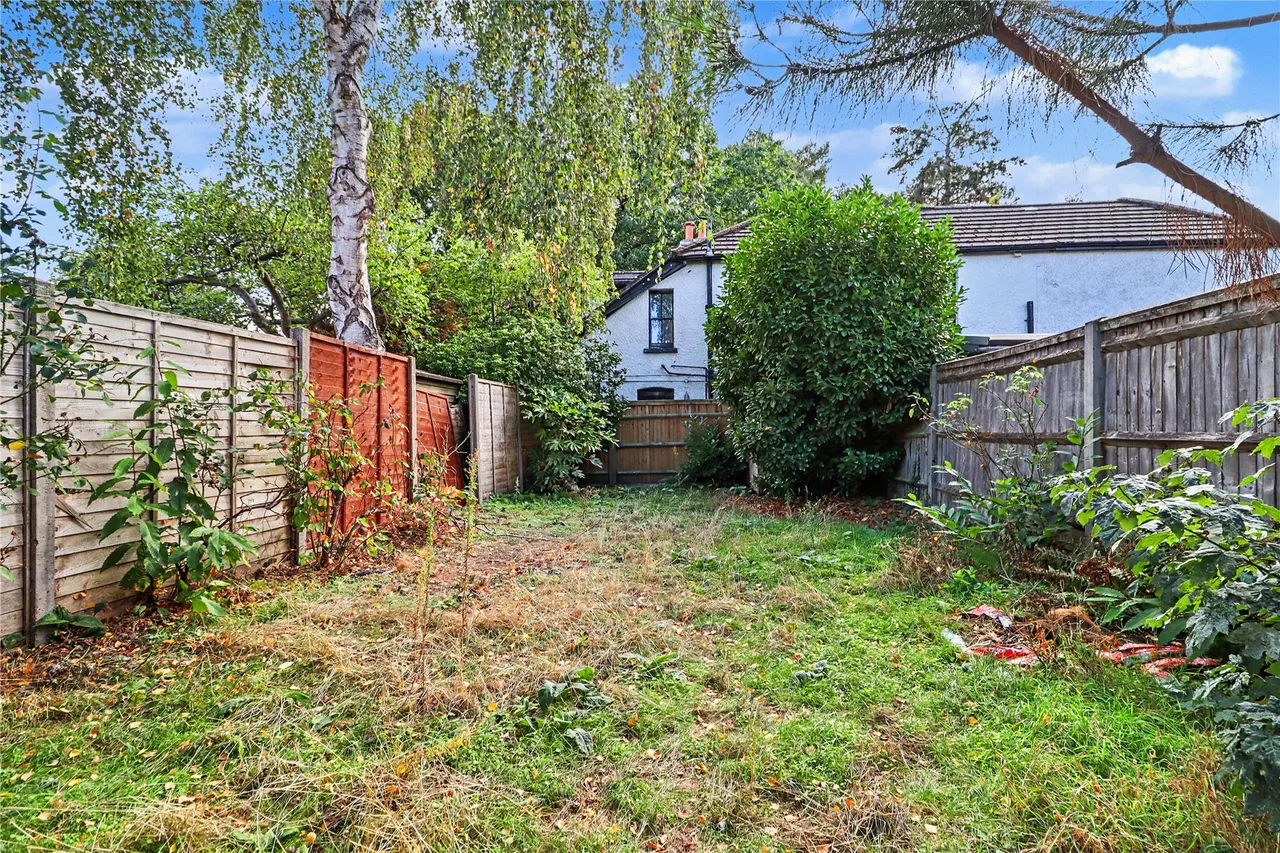 Lavender Road, Woking, GU22, photo 13