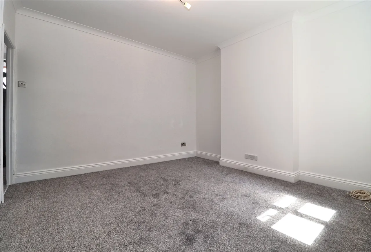 Lavender Road, Woking, GU22, photo 9