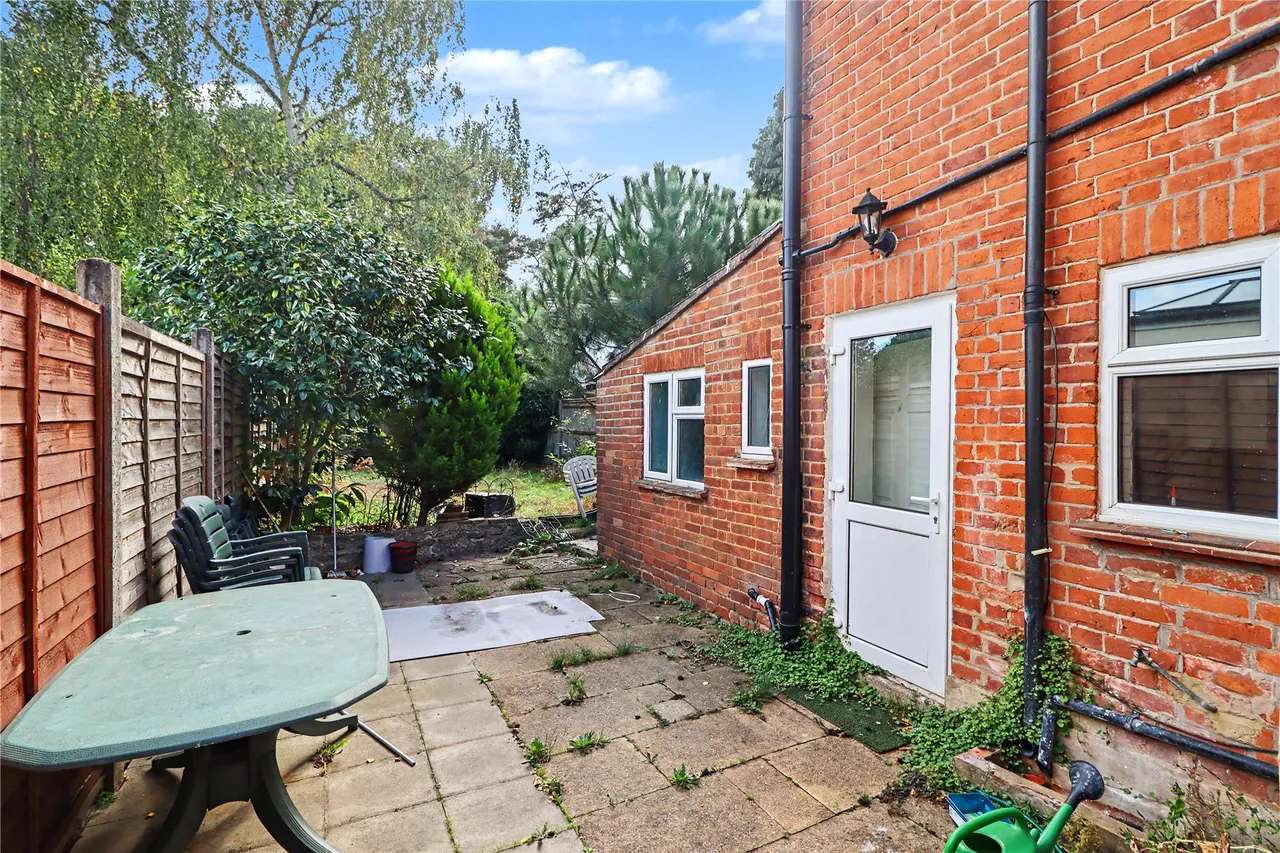 Lavender Road, Woking, GU22, photo 14