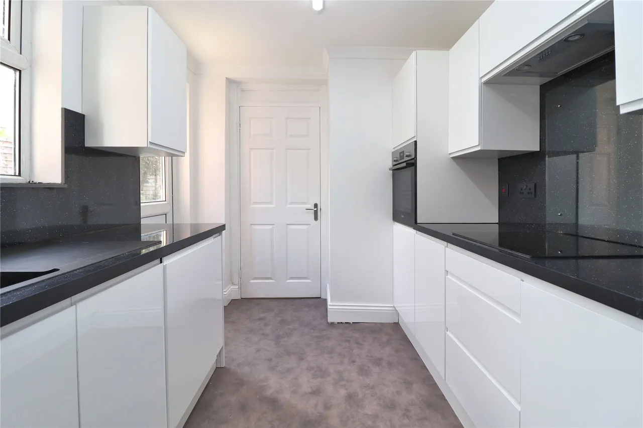 Lavender Road, Woking, GU22, photo 3