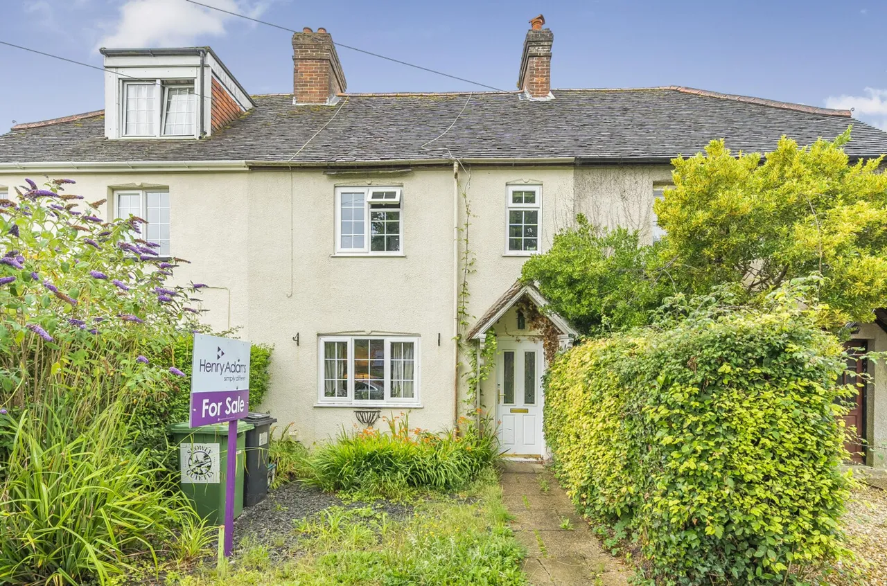 3 bed property for sale, Castle Road, Rowland's Castle, PO9