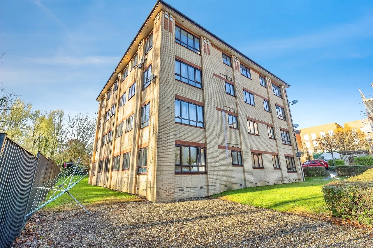2 bed flat for sale — Columbia Place, Campbell Park, MILTON KEYNES
