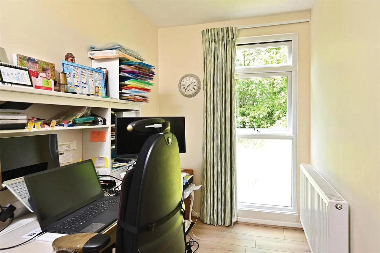 Wentworth Close, Ash Vale, Guildford, Surrey, GU12 5NB, photo 12