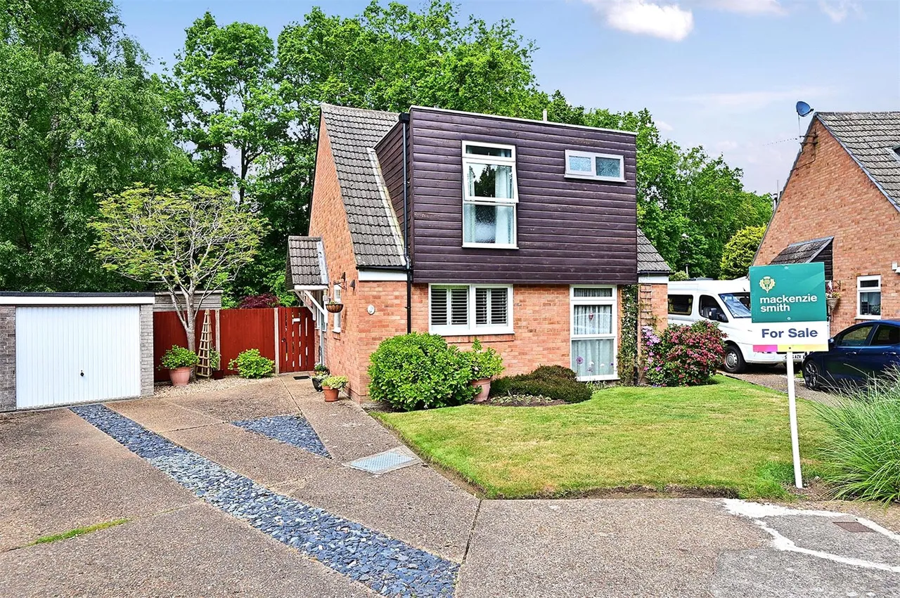 Wentworth Close, Ash Vale, Guildford, Surrey, GU12 5NB, photo 13