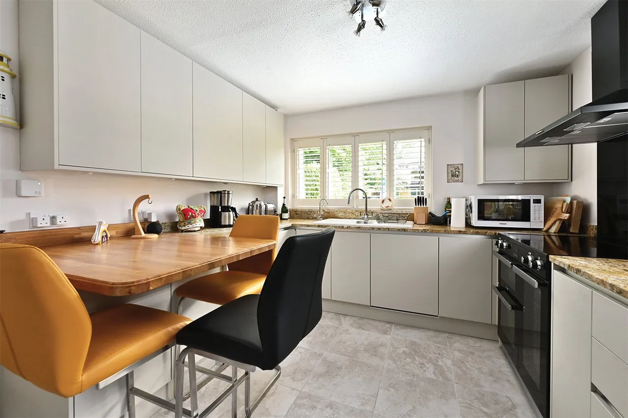 Wentworth Close, Ash Vale, Guildford, Surrey, GU12 5NB, photo 3