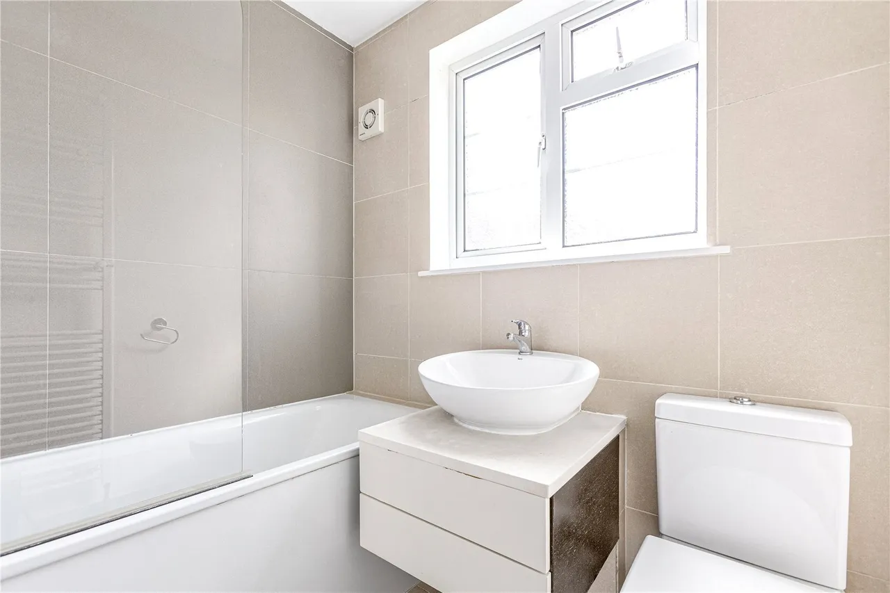Bedford Road, London, W4, photo 8