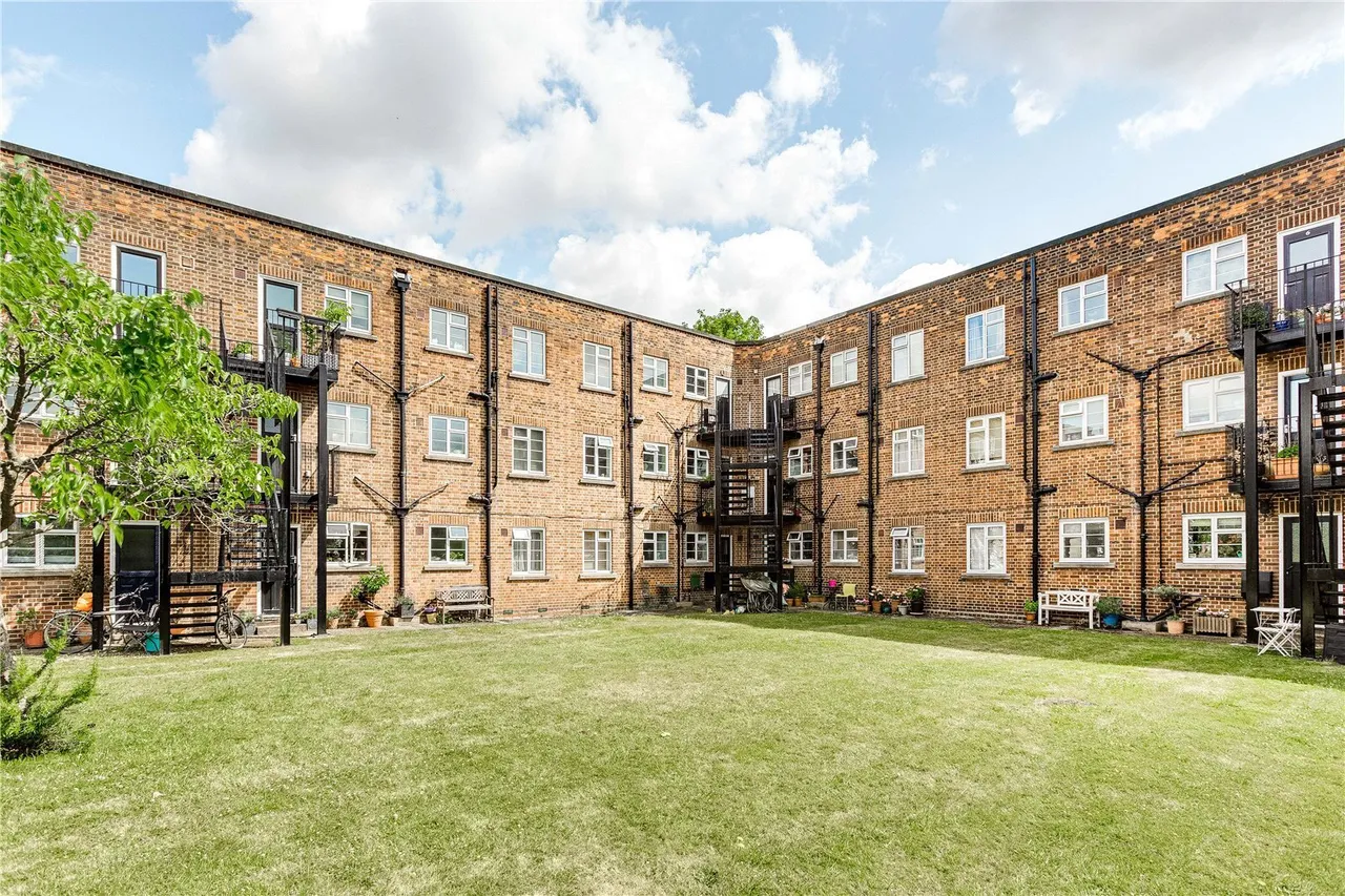 Bedford Road, London, W4, photo 9