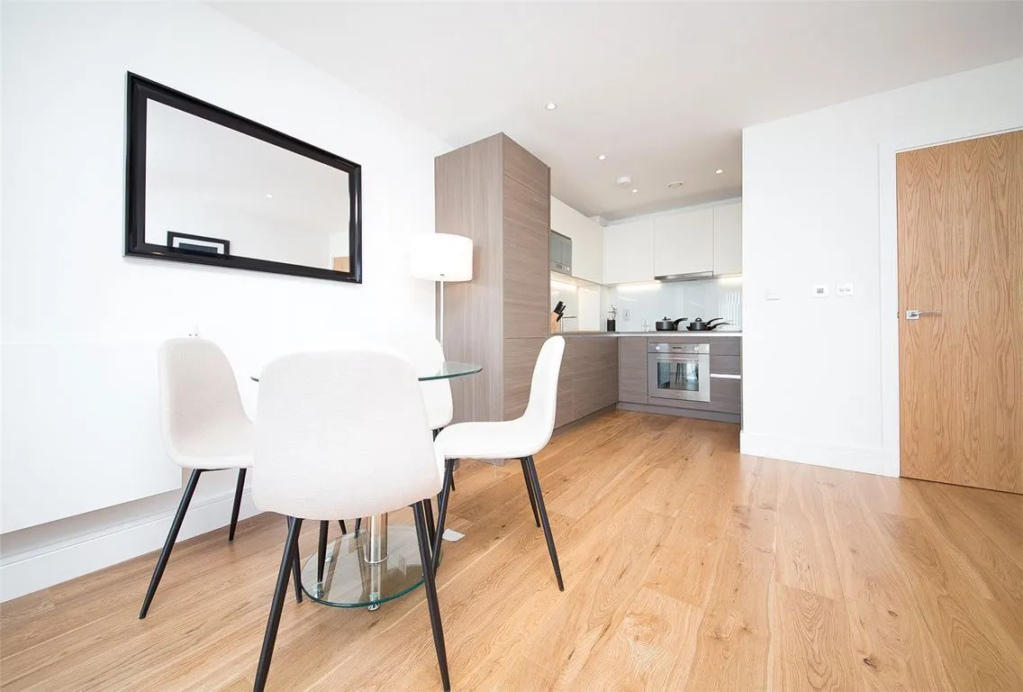 Arrandene Apartments, Colindale, London, photo 5