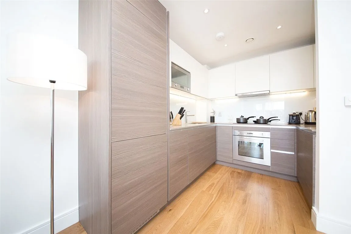 Arrandene Apartments, Colindale, London, photo 3