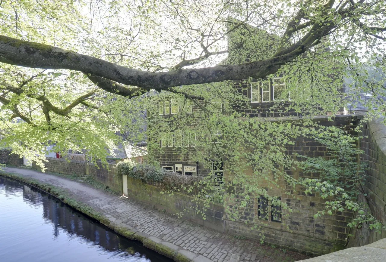 Rochdale Road, Todmorden, OL14, photo 2