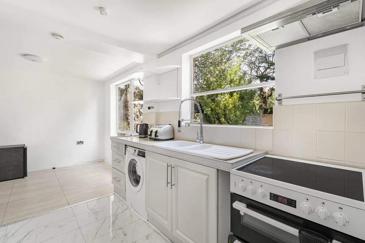 Brettenham Road, N18, photo 8