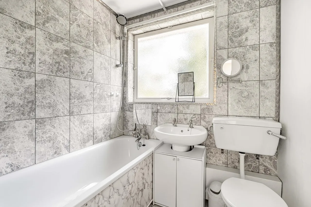 Brettenham Road, N18, photo 20