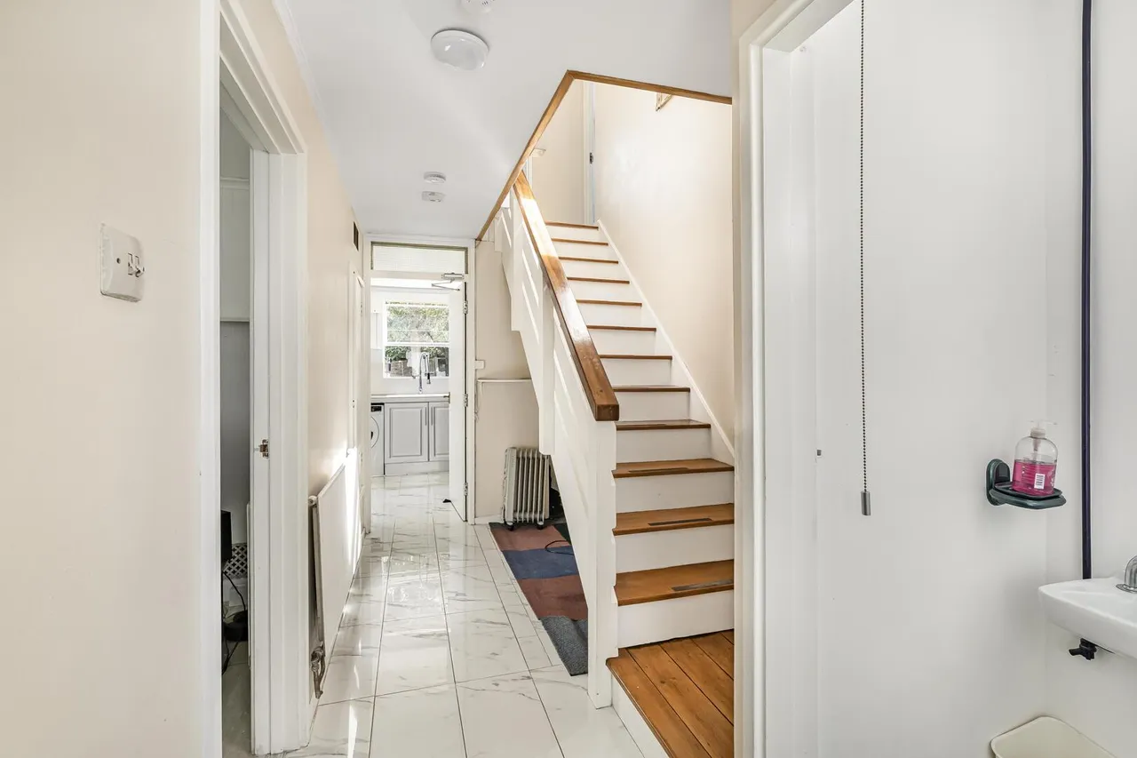 Brettenham Road, N18, photo 2