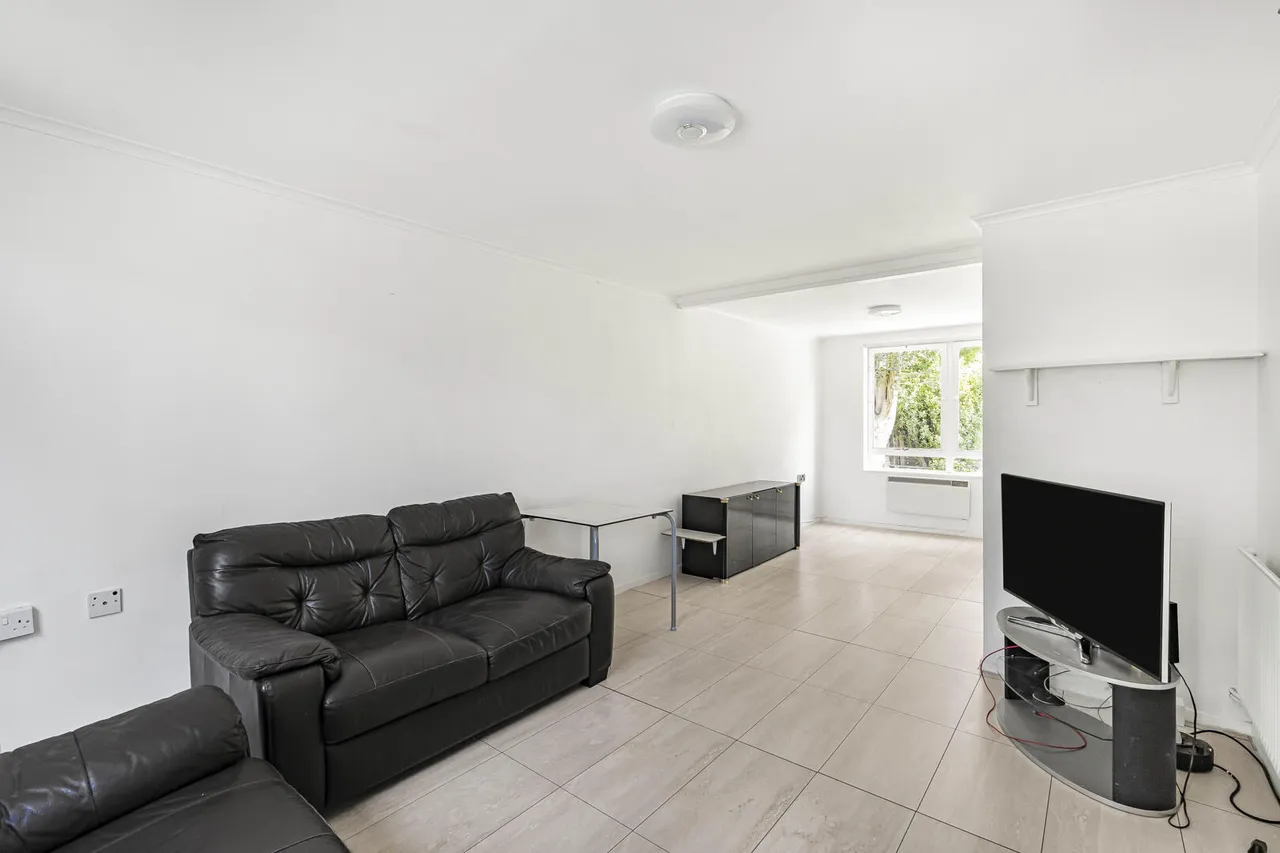 Brettenham Road, N18, photo 3