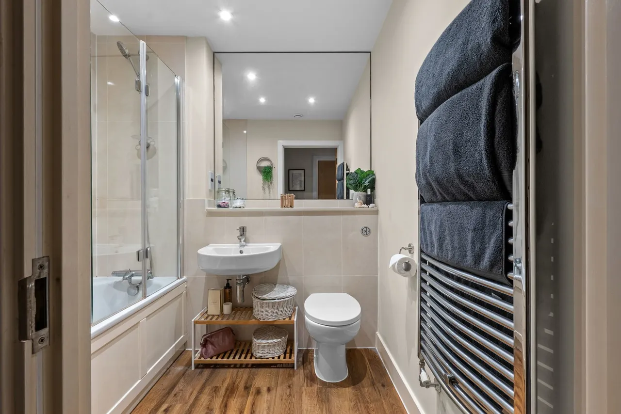 Canalside, Redhill, RH1, photo 6