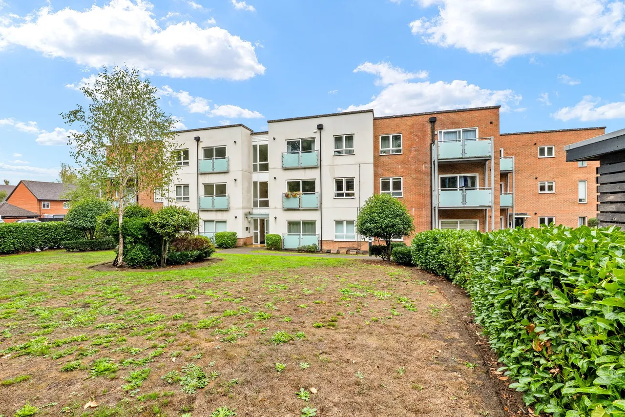 Canalside, Redhill, RH1, photo 11
