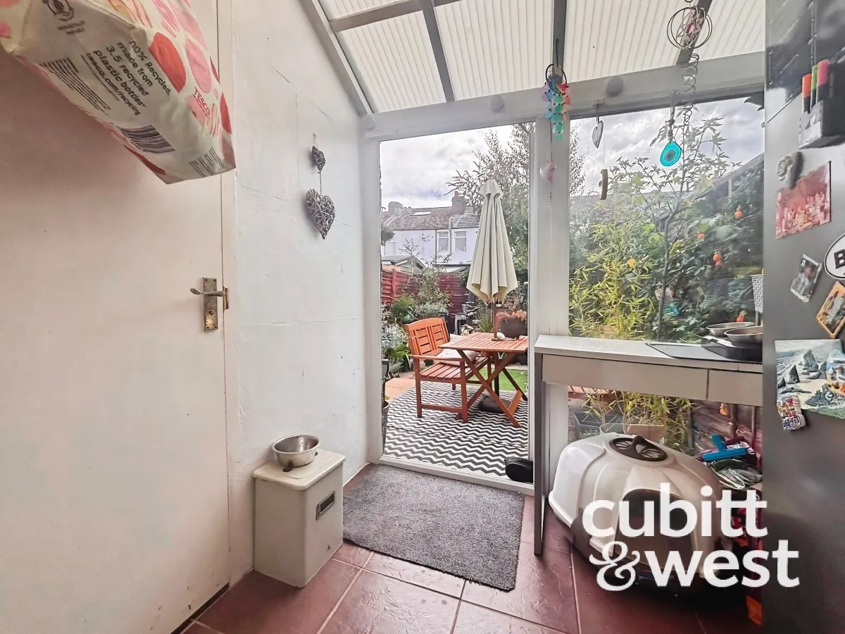 DEPOSIT ALTERNATIVE AVAILABLE Ringwood Road, Southsea, PO4, photo 4