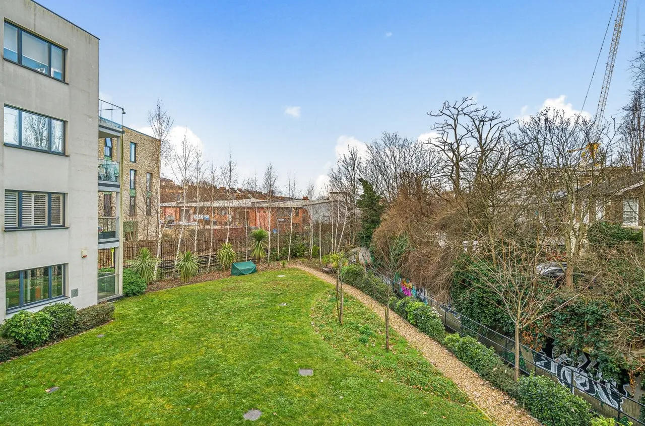Ladywell Road, London, SE13, photo 14