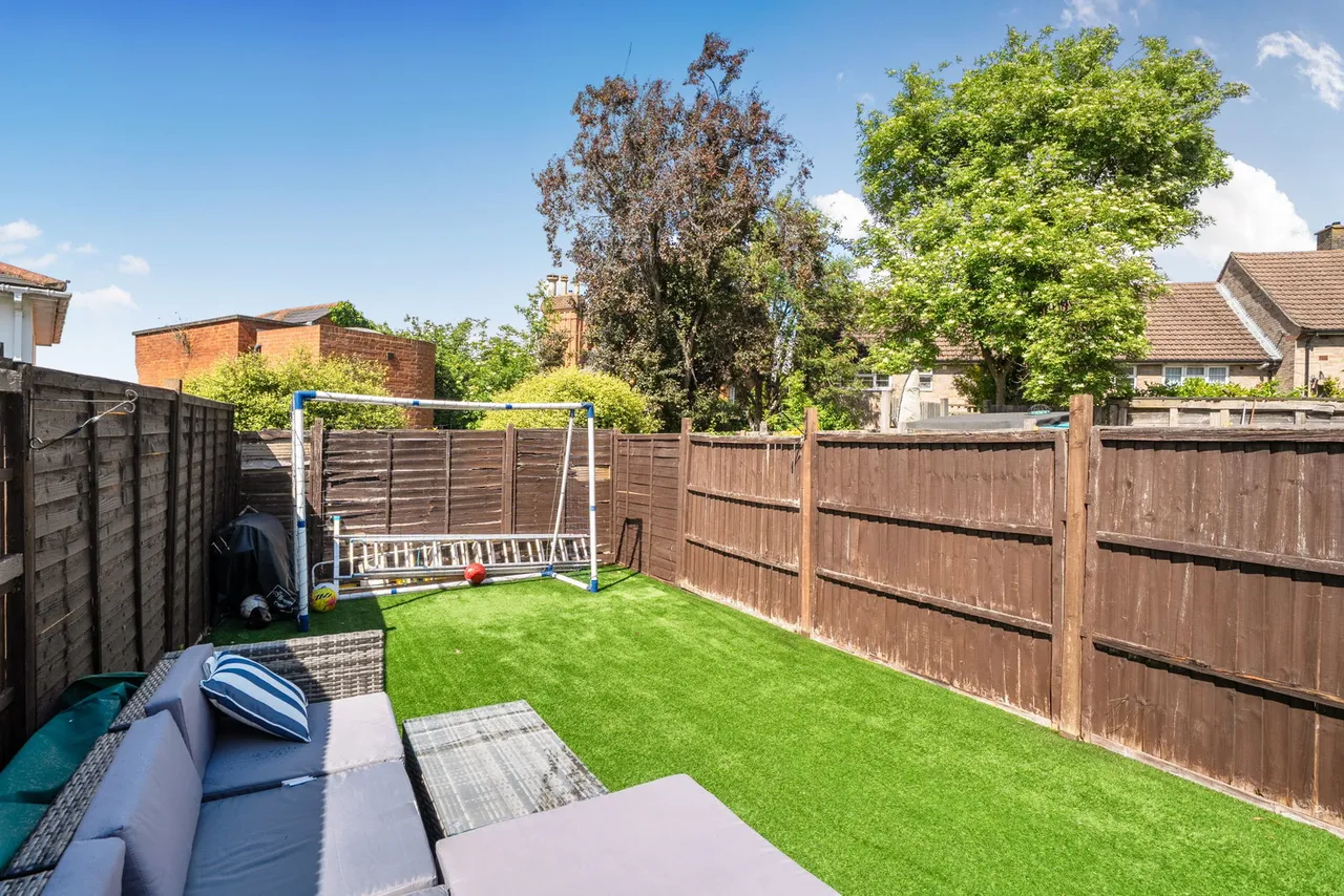 Primrose Gardens, Bushey, WD23, photo 15