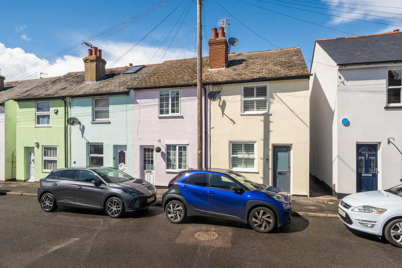 3 bed house to rent, Primrose Gardens, Bushey, WD23