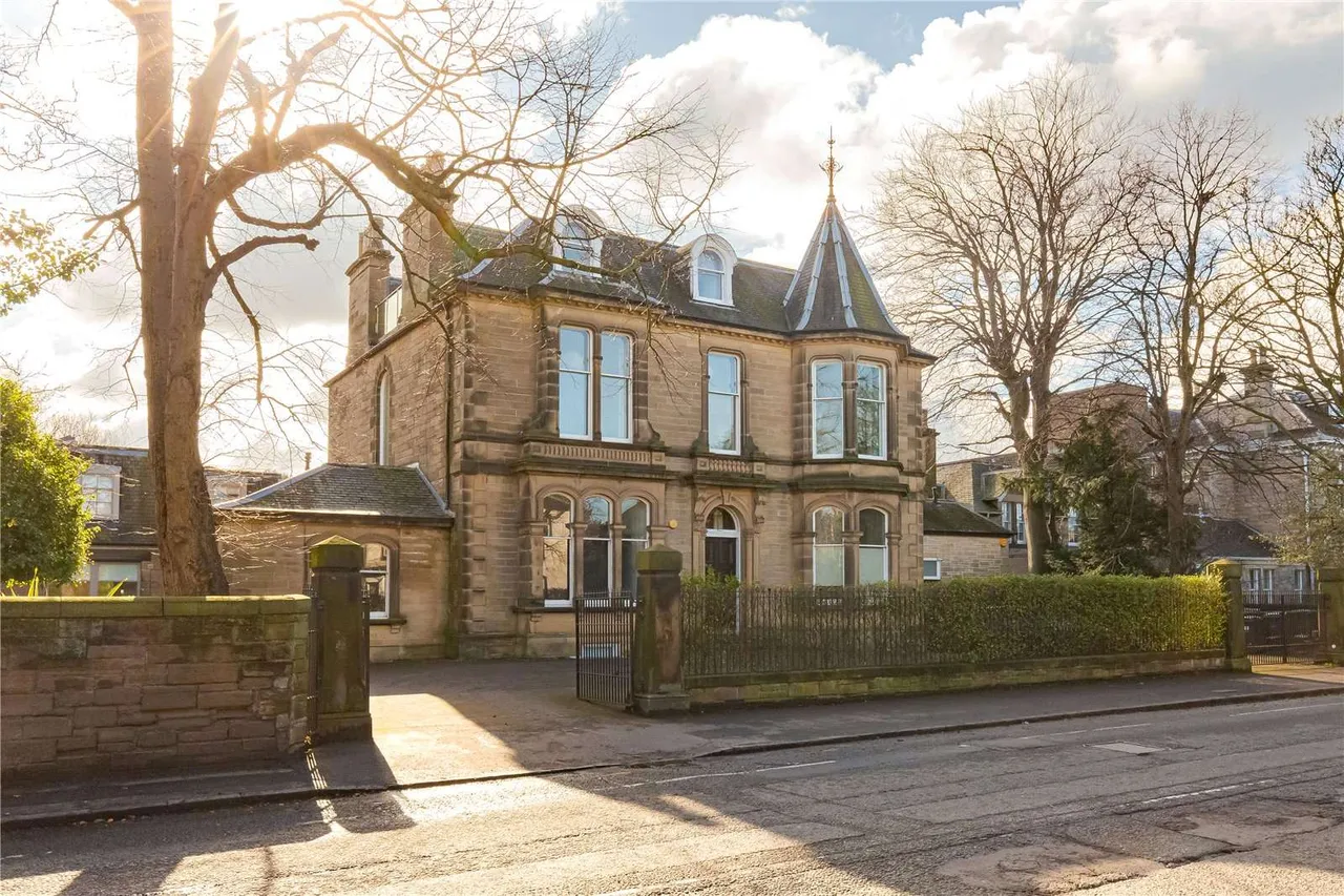 5 bed flat for sale — Inverleith Gardens, Inverleith, Edinburgh, EH3 5PR