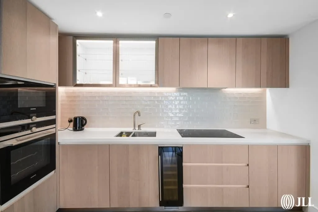 Prince of Wales Drive, London, SW11, photo 2