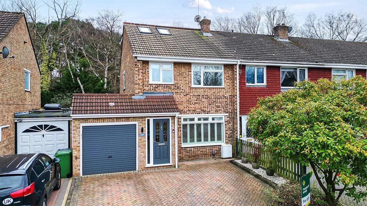 Nightingale Drive, Mytchett, Camberley, Surrey, GU16 6BZ, photo 2