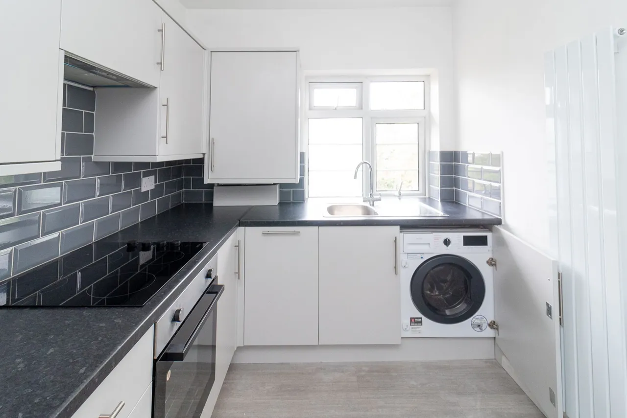 Heronsgate, Edgware, HA8, photo 3