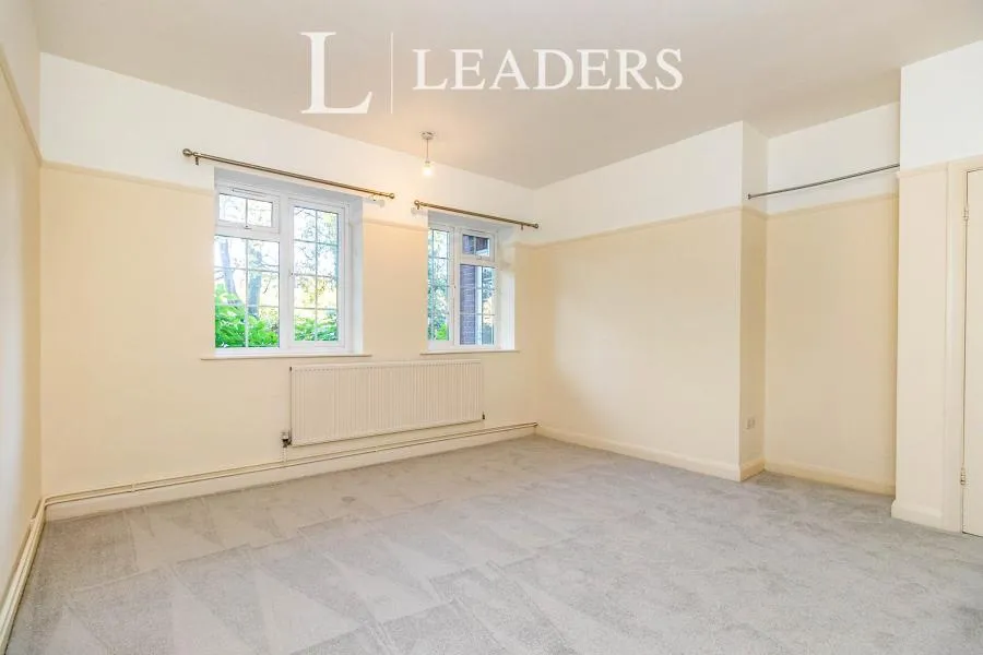 Hersham Road, Walton-on-Thames, KT12, photo 6