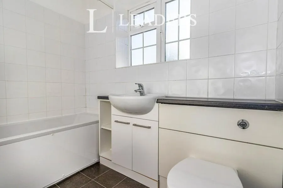 Hersham Road, Walton-on-Thames, KT12, photo 9