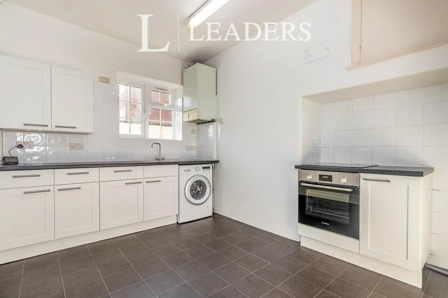 Hersham Road, Walton-on-Thames, KT12, photo 8