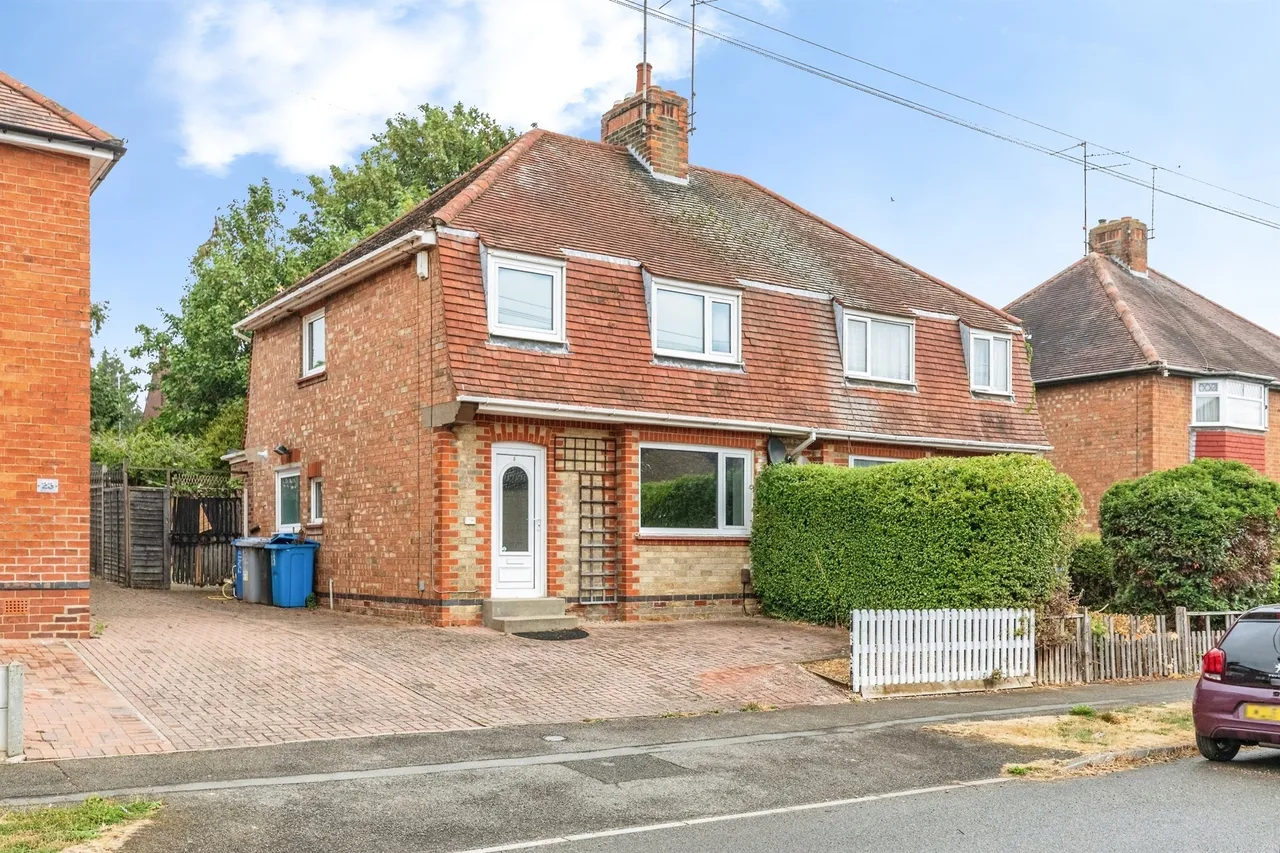3 bed house for sale — Willow Road, KETTERING