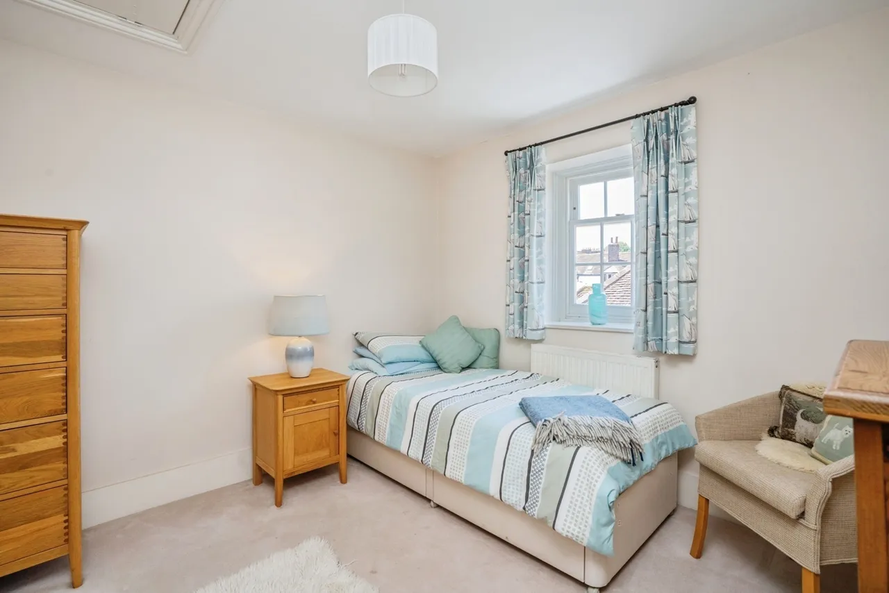 East Street, Westbourne, PO10, photo 10
