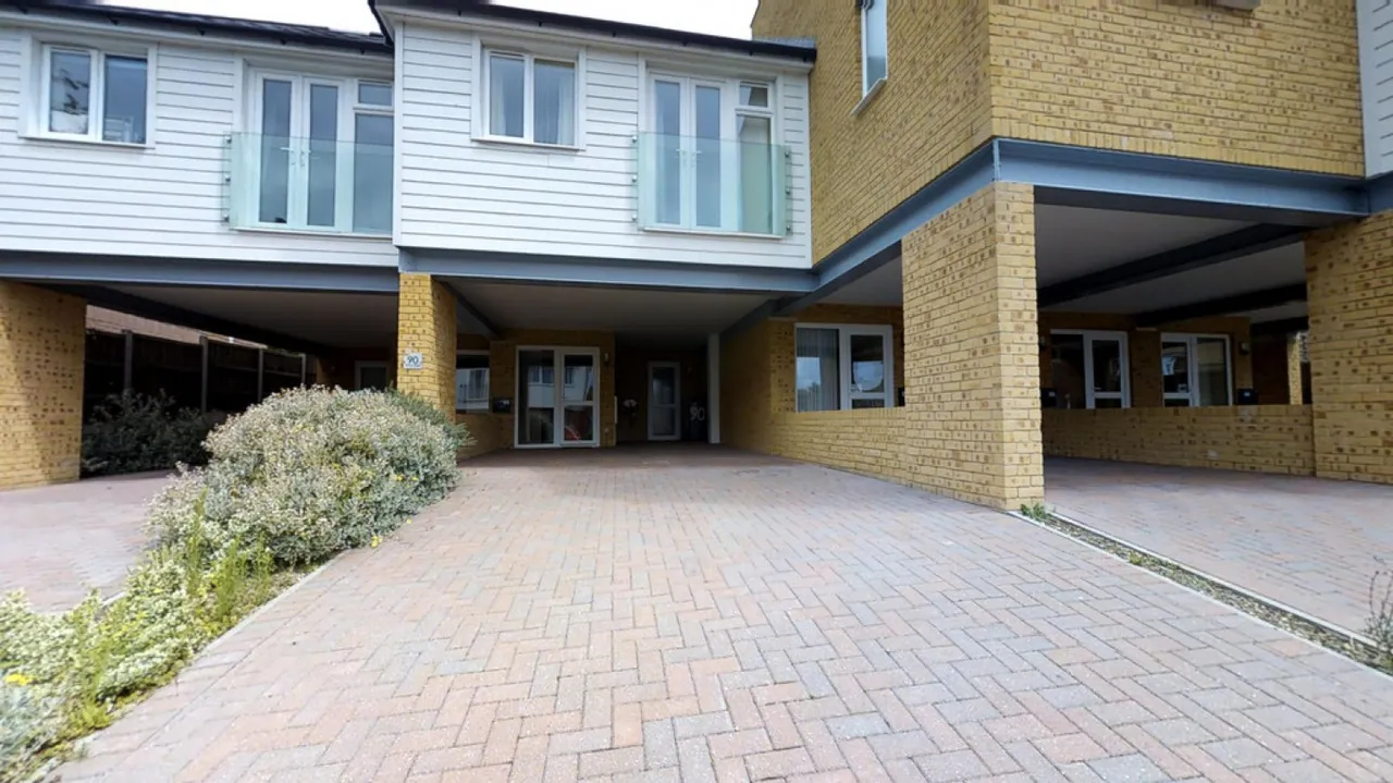 3 bed house for sale — Station Road, Whitstable