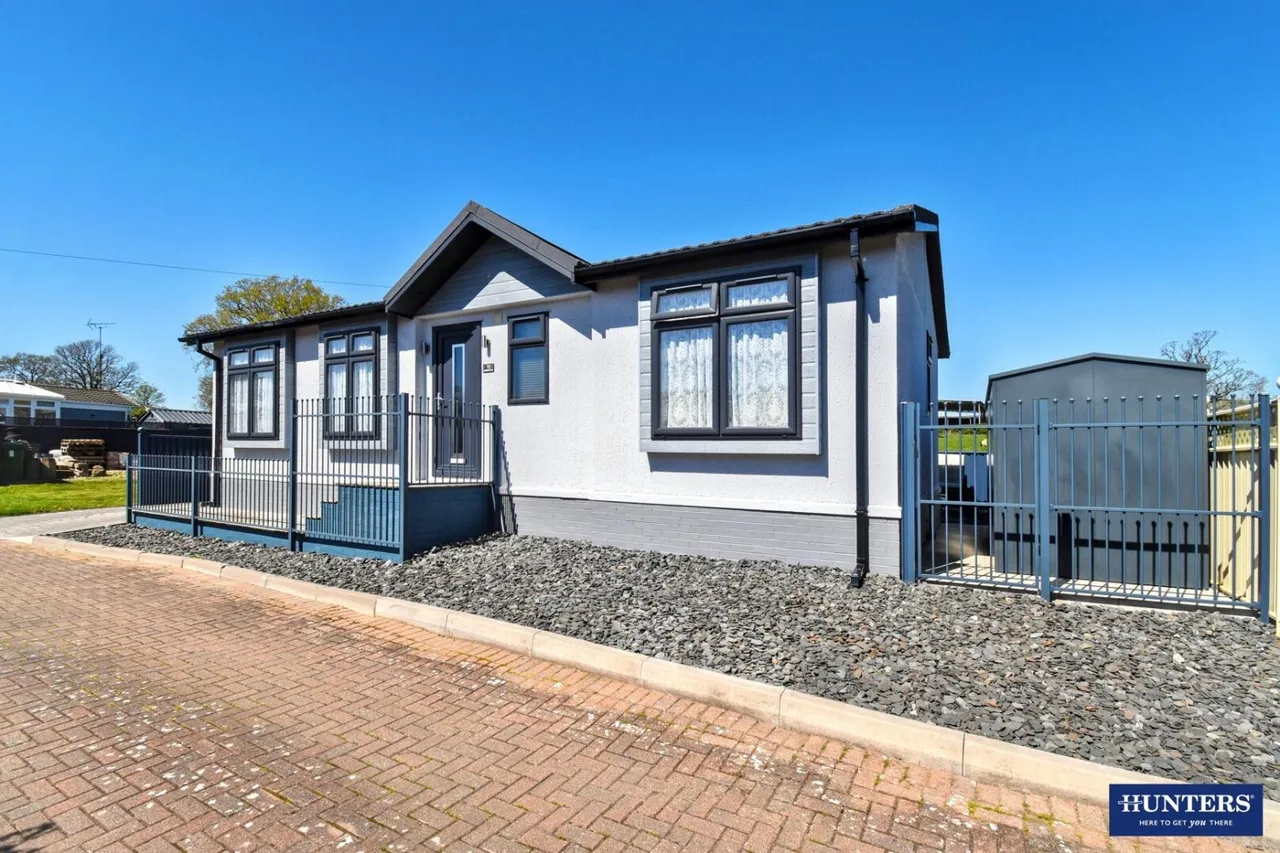 2 bed park home for sale, Theddingworth Road, Lubenham, LE16