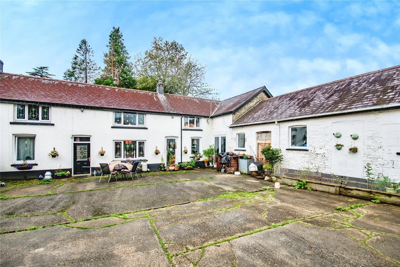 3 bed residential (land) for sale, Alltwalis Road, Alltwalis, SA32