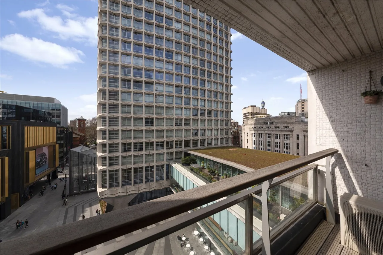 St. Giles High Street, London, WC2H, photo 11