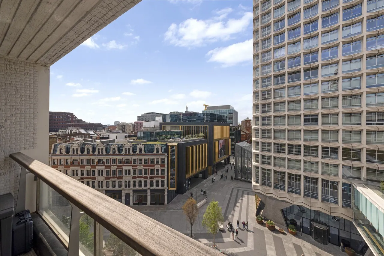 St. Giles High Street, London, WC2H, photo 10