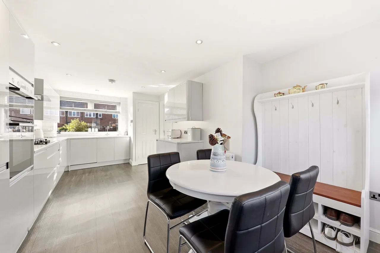 Priory Road, Featherstone, WF7, photo 6