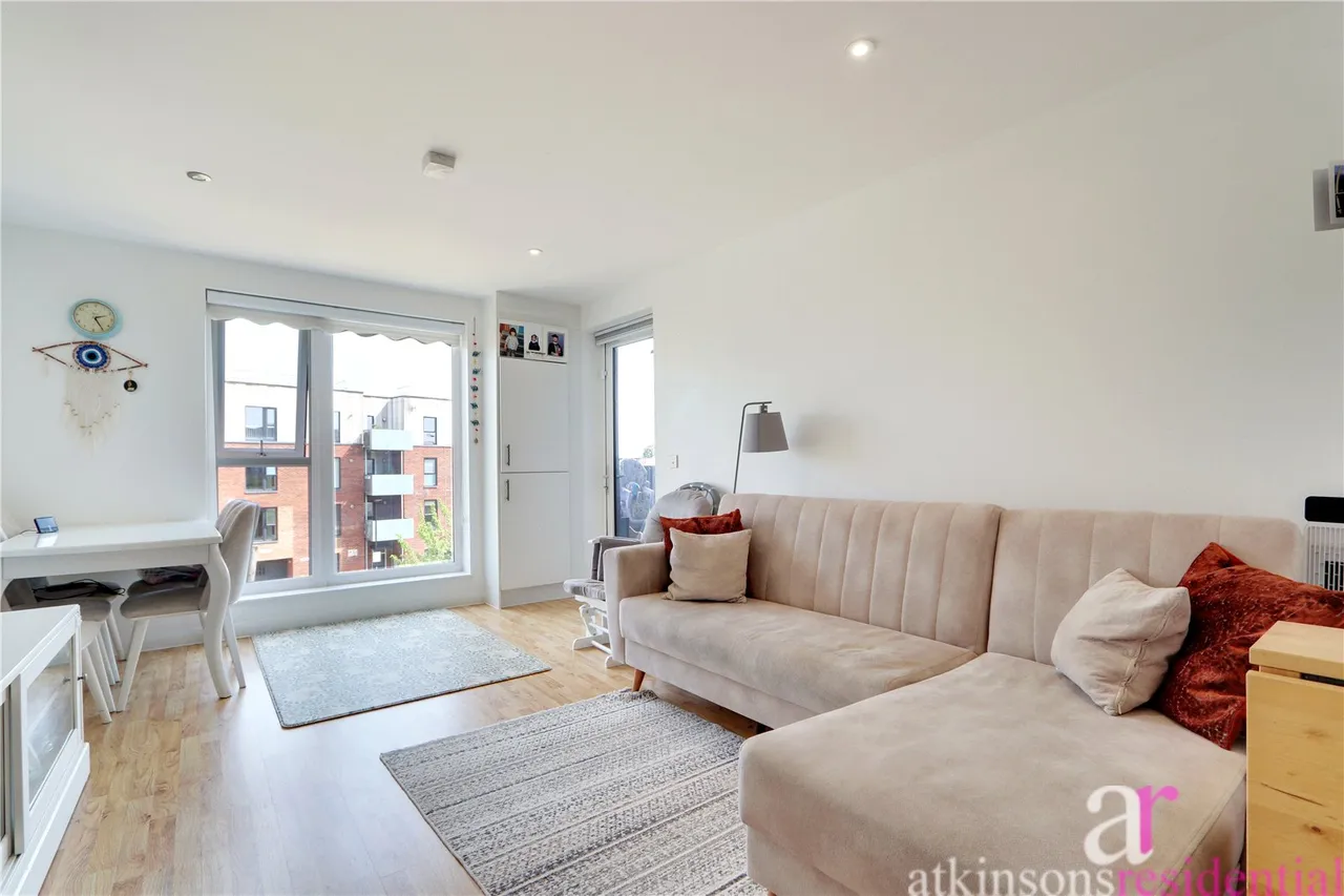 Melling Drive, Enfield, Middlesex, EN1 4DN, photo 2