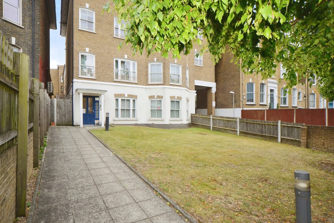 1 bed flat for sale, Charlton Road, London, SE3