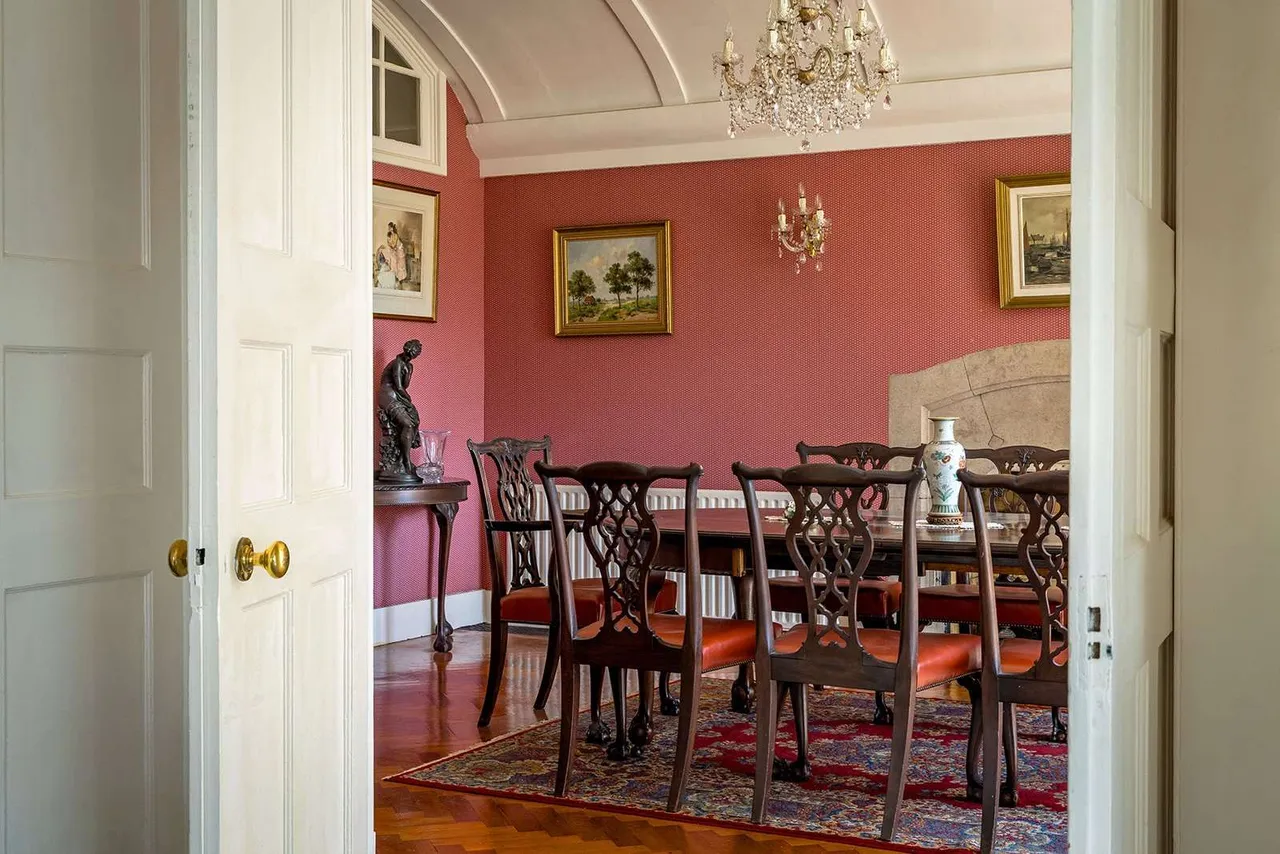 Puttenham Heath Road, Puttenham, Guildford, Surrey, GU3 1AP, photo 9