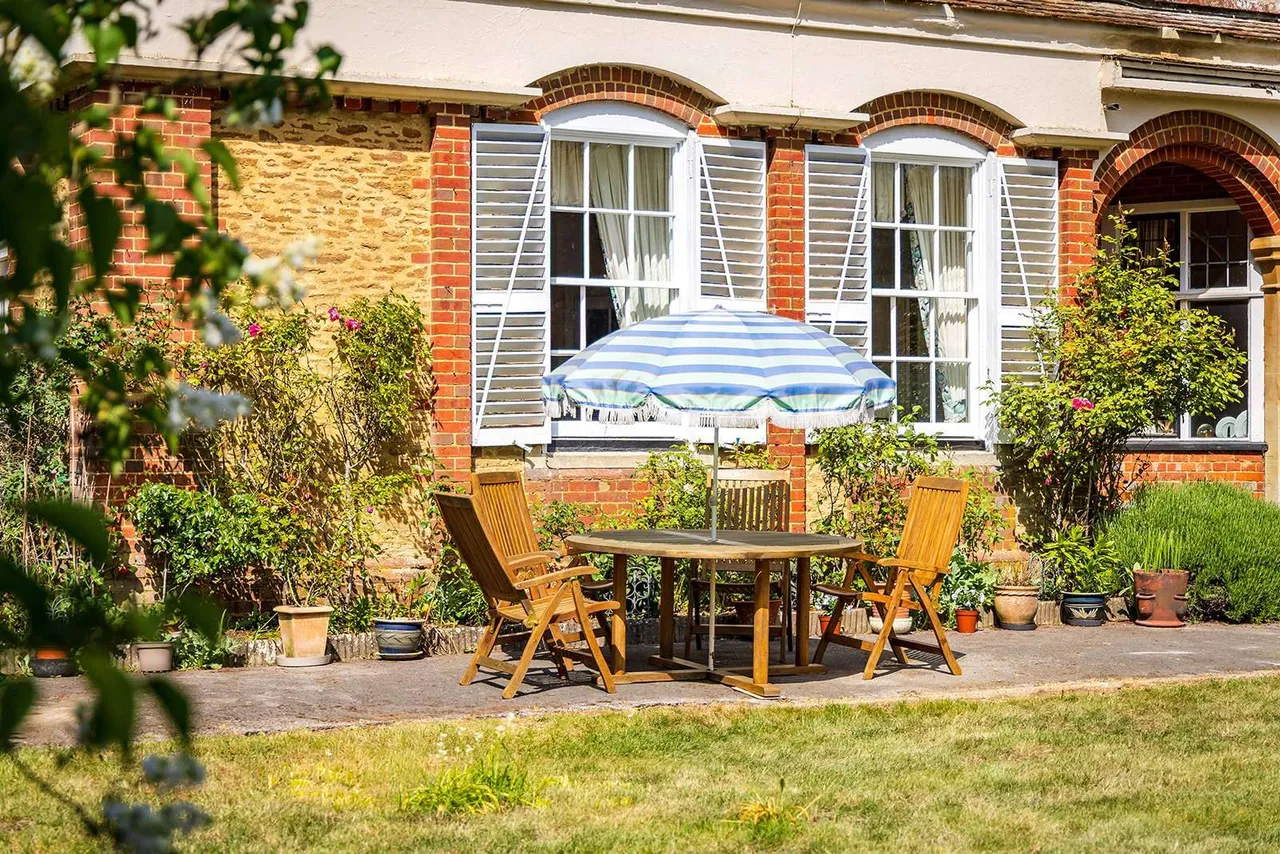 Puttenham Heath Road, Puttenham, Guildford, Surrey, GU3 1AP, photo 10