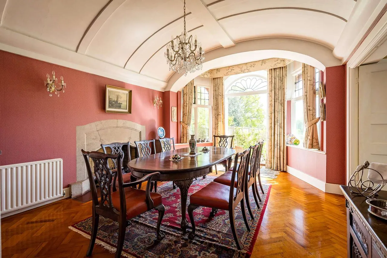 Puttenham Heath Road, Puttenham, Guildford, Surrey, GU3 1AP, photo 4