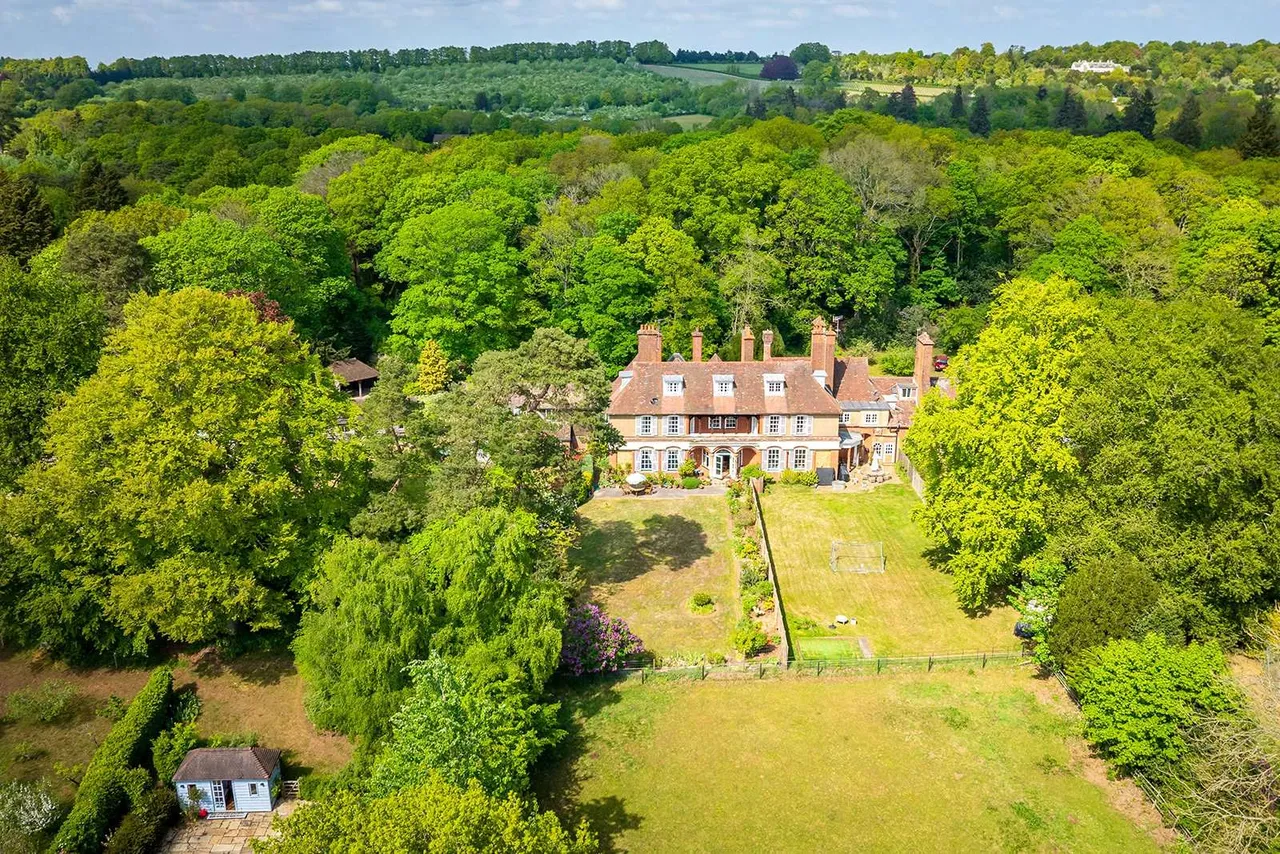 Puttenham Heath Road, Puttenham, Guildford, Surrey, GU3 1AP, photo 3